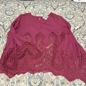 CHLOE OLIVER - top with lace cut outs, bell sleeves